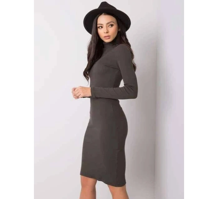 Vypasované žebrované šaty v tmavé khaki barvě s rolákem Rue Paris model 19447339 - Factory Price