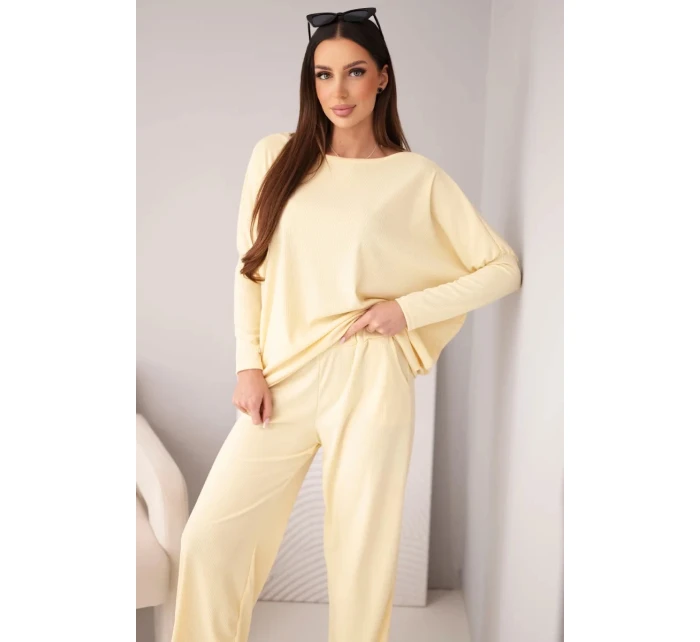 Dámský komplet z viskózy s volnou blůzou a kalhotami žlutý Dámský komplet z viskózy s volnou blůzou a kalhotami žlutý