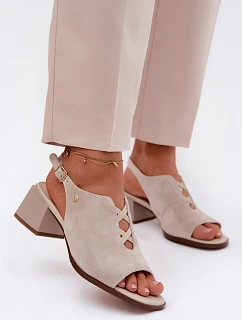 Sandály z přírodního semiše na podpatku Maciejka K7521-22 světle béžové