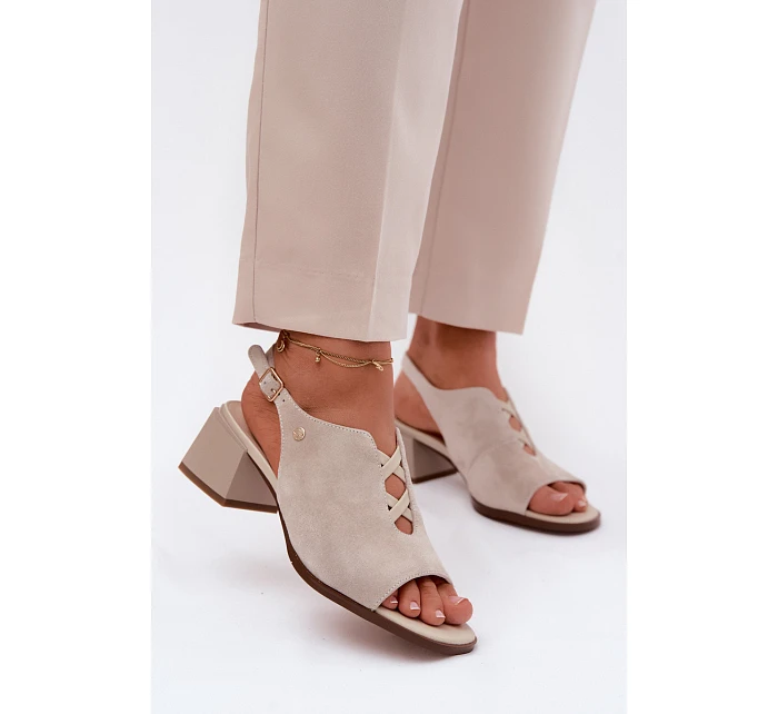 Sandály z přírodního semiše na podpatku model 22123065 světle béžové - Maciejka
