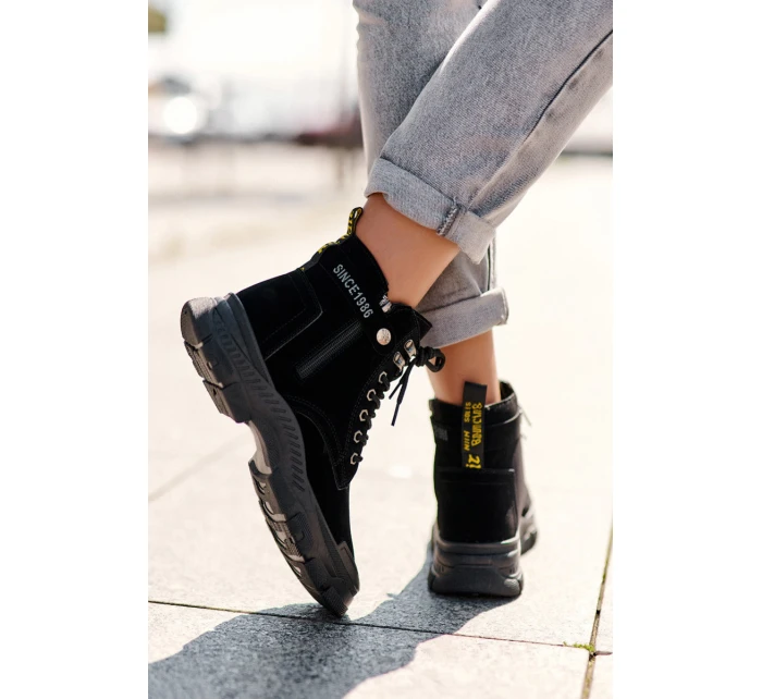 Zateplené semišové dámské botky Trapery černé Jailina Zateplené semišové dámské botky Trapery černé Jailina