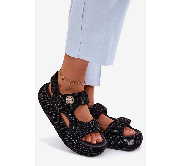 Zdobené dámské sandály na platformě model 22111259 Černé - Goe