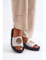 Zazoo 2920 Kožené Dámské Žabky Na Klinu S Zlatým Detailní Bílé Zazoo 2920 Zazoo 2920 Kožené Dámské Žabky Na Klinu S Zlatým Detailní Bílé Zazoo 2920