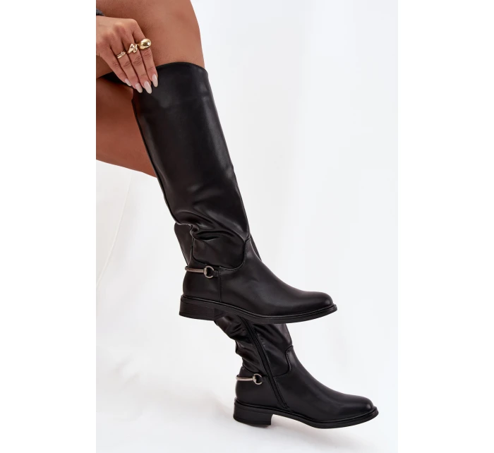 Zateplené dámské kozačky na ploché podrážce s ozdobným detailem Černé model 21714930 - Boto Zateplené dámské kozačky na ploché podrážce s ozdobným detailem Černé model 21714930 - Boto