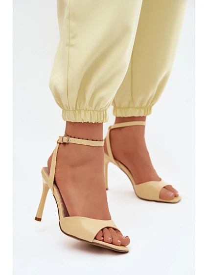 Sandály na podpatku  model 227435 Step in style