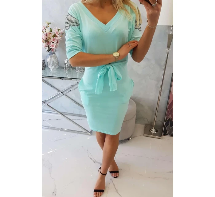 Šaty s křídly na ramenou mátové Šaty s křídly na ramenou mátové