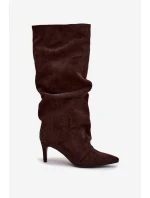 kozačky na jehlovém podpatku z eko semiše vyhřívané čokoládové model 21757792 - Boto