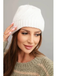 Dámská zimní čepice s vlnou bílá - Oliwier