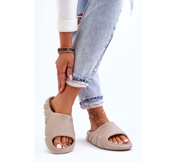 Dámské lehké pěnové pantofle Big Star LL274593 Béžové Dámské lehké pěnové pantofle Big Star LL274593 Béžové