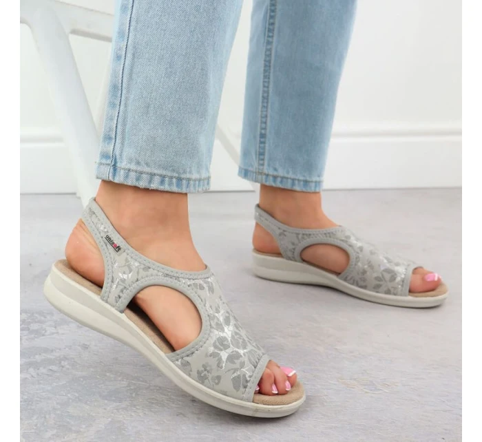 Dámské elastické květinové sandály šedé barvy model 21904744 - Unisoft Dámské elastické květinové sandály šedé barvy model 21904744 - Unisoft
