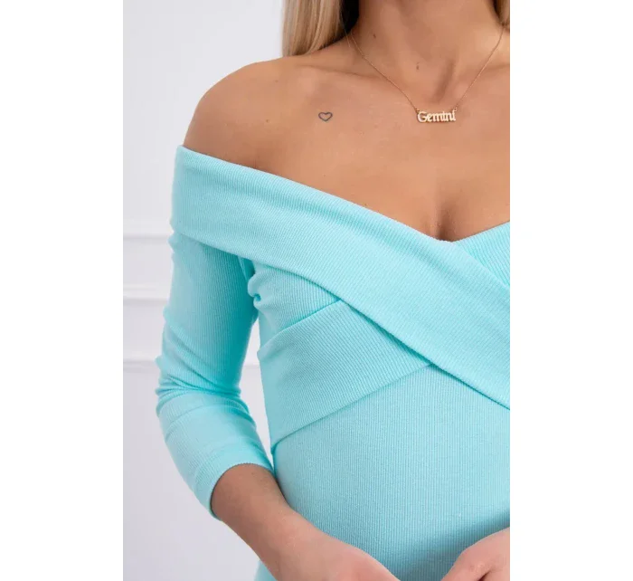 Přiléhavé šaty s véčkovým výstřihem mint Přiléhavé šaty s véčkovým výstřihem mint