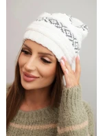 Dámská zimní čepice s vzorem a vlnou K425 bílá Dámská zimní čepice s vzorem a vlnou K425 bílá