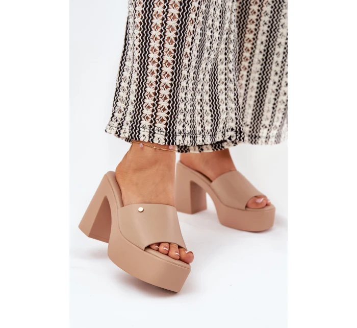 Dámské Sandały Z Eko Kůže Na Podpatku A Platformě Khaki model 21688928 - Boto Dámské Sandały Z Eko Kůže Na Podpatku A Platformě Khaki model 21688928 - Boto