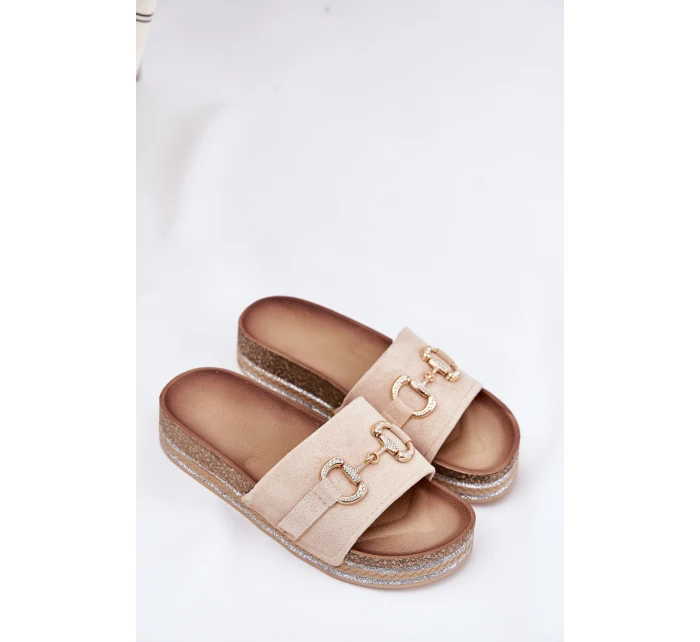 Dámské Klapky Na Platformě Se Zlatou Dekorací A Béžové model 21689922 - Boto Dámské Klapky Na Platformě Se Zlatou Dekorací A Béžové model 21689922 - Boto