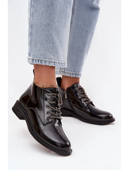 Kožené lakované dámské kotníčkové boty s ozdobným šněrováním D&A MR52-124 Černé