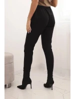 Dámské bavlněné kalhoty s v pase a nohavicí černé model 21768708 - K-Fashion Dámské bavlněné kalhoty s v pase a nohavicí černé model 21768708 - K-Fashion