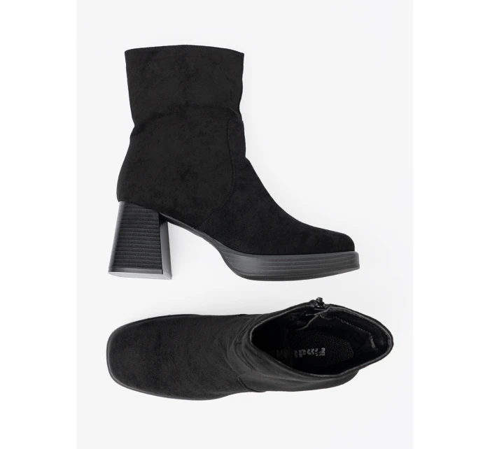 Komfortní dámské kotníčkové boty černé na širokém podpatku Komfortní dámské kotníčkové boty černé na širokém podpatku
