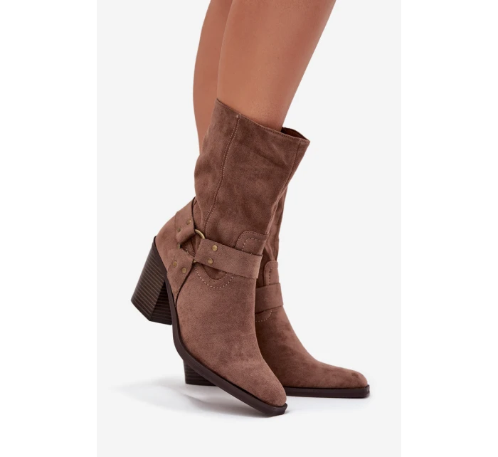 Dámské boty zateplené na podpatku s pásky a ozdobným detailem hnědé Neria Dámské boty zateplené na podpatku s pásky a ozdobným detailem hnědé Neria