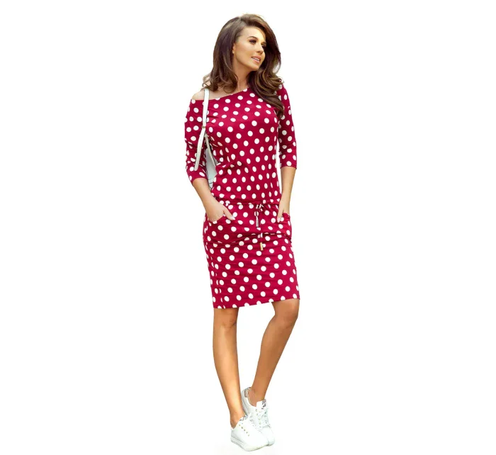 Dámské sportovní šaty v bordó barvě s zavazováním a kapsičkami model 7845431 - numoco