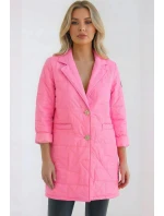 Dámská bunda Plus Size prošívaná s ozdobnými knoflíky a límcem jasno růžová Dámská bunda Plus Size prošívaná s ozdobnými knoflíky a límcem jasno růžová