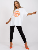 Bílé a oranžové bavlněné tričko s aplikací