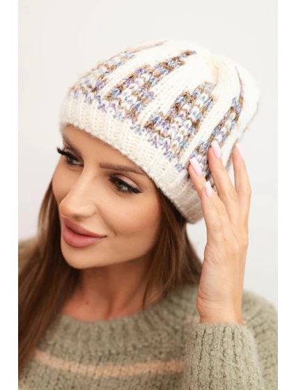 Dámská zimní pletená čepice s ozdobným vzorem K454 ecru + fialový Dámská zimní pletená čepice s ozdobným vzorem K454 ecru + fialový