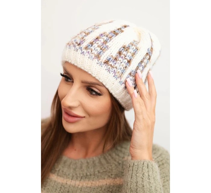 Dámská zimní pletená čepice s ozdobným vzorem K454 ecru + fialový Dámská zimní pletená čepice s ozdobným vzorem K454 ecru + fialový