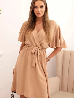 Šaty s překládaným výstřihem camelová