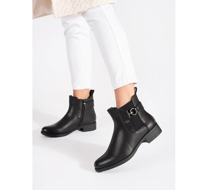 Moderní kotníčkové boty dámské na plochém podpatku Moderní kotníčkové boty dámské na plochém podpatku