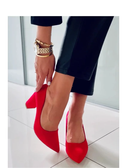 Dámské lodičky na sloupkovém podpatku model 18394413 červená - SEASTAR