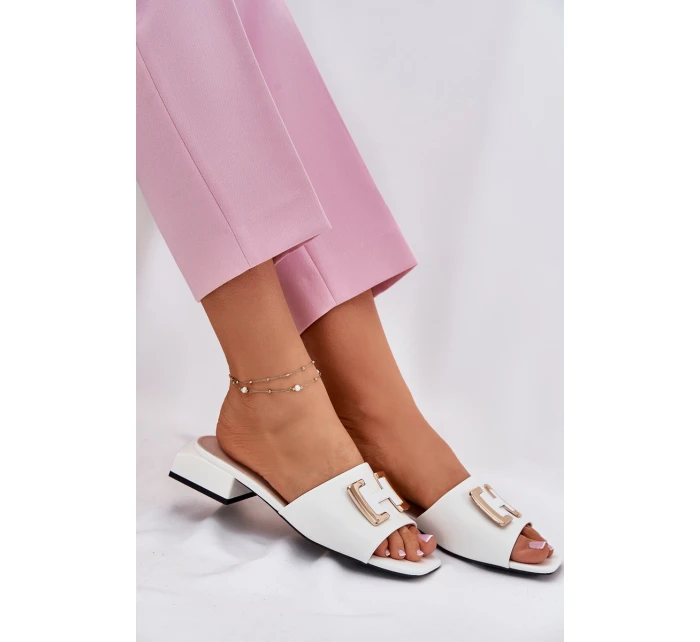 Elegantní Dámské Pantofle Na Se Zlatým Detalem  Bílé model 21697740 - VINCEZA