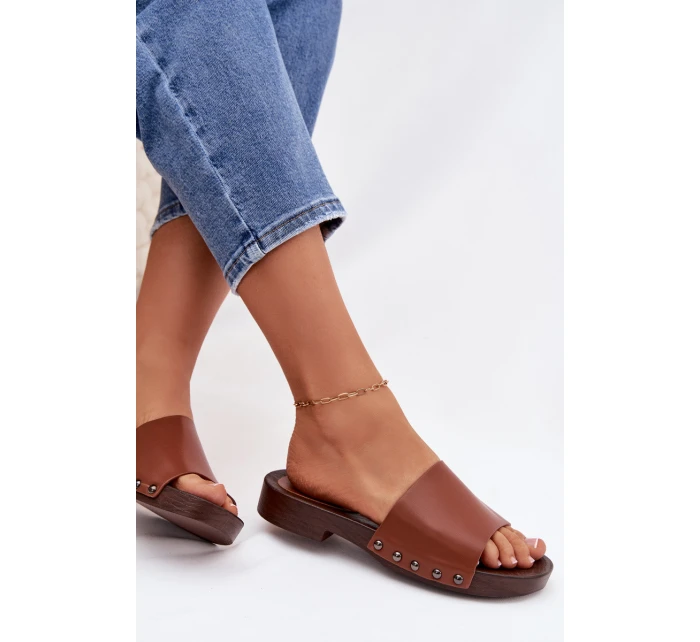 Dámské pantofle s přezkami na nízkém podpatku Camel Brinalle