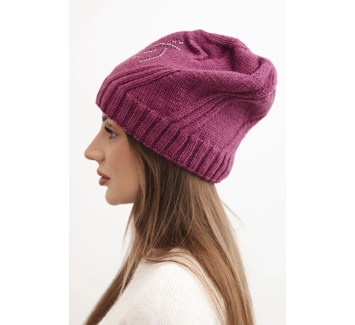 Dámská zimní čepice s vlnou a ozdobou z džetů K480 tmavě fialová