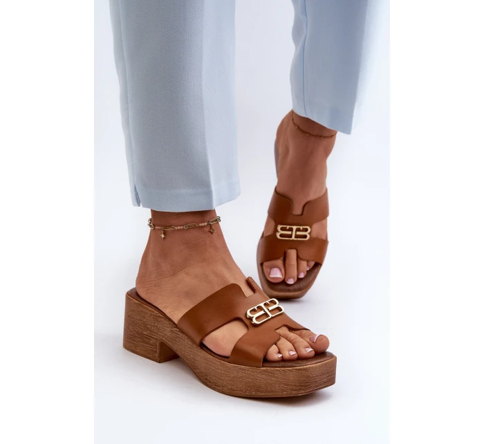 Zazoo 40412 Kožené elegantní dámské žabky s zlatým ozdobou hnědé