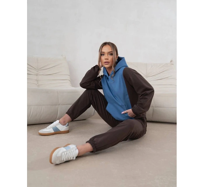 Dámská dvoubarevná tepláková souprava v čokoládově modré barvě (554) Dámská dvoubarevná tepláková souprava v čokoládově modré barvě (554)