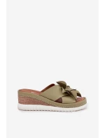 Kožené Dámské Sandály Na Klínu S Dekorativním  Zelené model 21695995 - Artiker