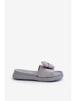 Dámské šedé sandály s ozdobou na nízké platformě Cedrella Dámské šedé sandály s ozdobou na nízké platformě Cedrella