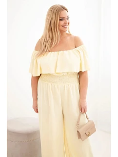 Dámská kombinéza Plus Size s odhalenými rameny, s volánem a širokými nohavicemi žlutý