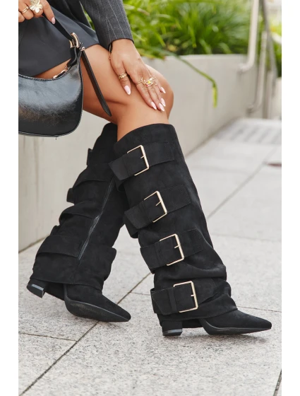 Dámské kozačky na podpatku s lemem a zlatými přezkami semiš černé model 21708844 - Boto