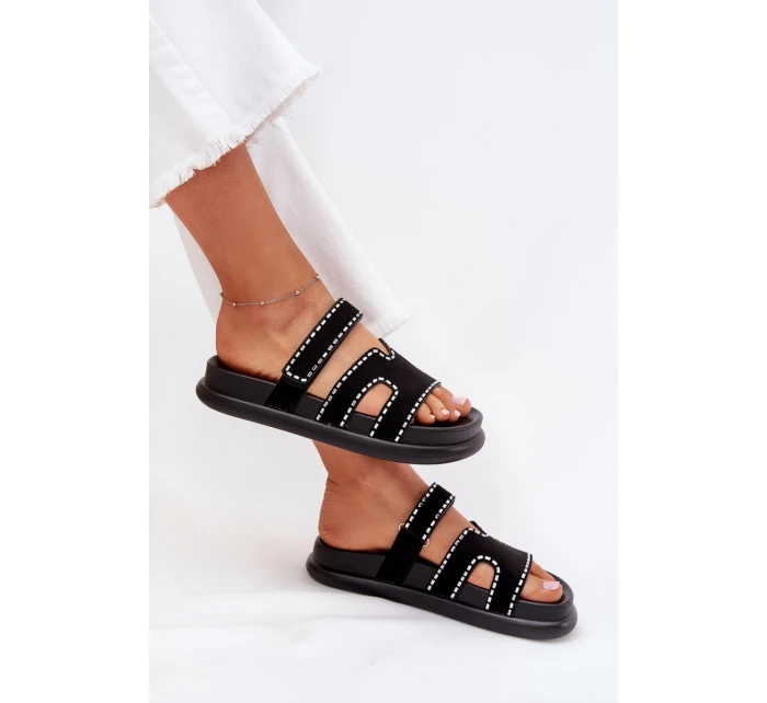 Dámské Pantofle S Dekorací Na Platformě Černé model 21703952 - Boto Dámské Pantofle S Dekorací Na Platformě Černé model 21703952 - Boto