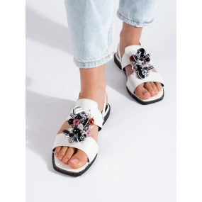 Komfortní dámské  sandály bílé na plochém podpatku