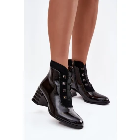 Lakované kožené dámské boty na sloupku D&A – černé