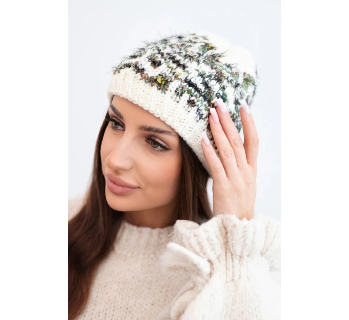 Dámská zimní vlněná čepice s ozdobnými krystalky K399 černá