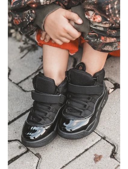 Dětské sportovní šněrovací boty černé model 21634805 - Boto