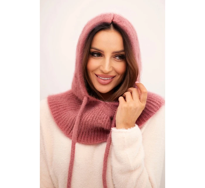 Dámská čepice s kapucí a pleteným vzorem tmavě růžová