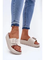 Dámské pěnové pantofle na platformě s přezkou – béžové