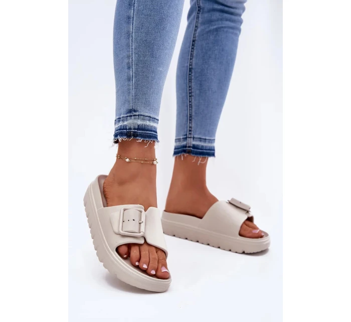 Dámské pěnové pantofle na platformě s přezkou – béžové