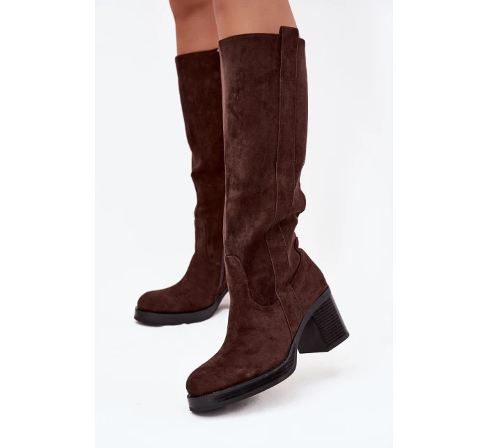 Zateplené dámské kozačky na masivním sloupkovém podpatku Sanelle – čokoládové Zateplené dámské kozačky na masivním sloupkovém podpatku Sanelle – čokoládové