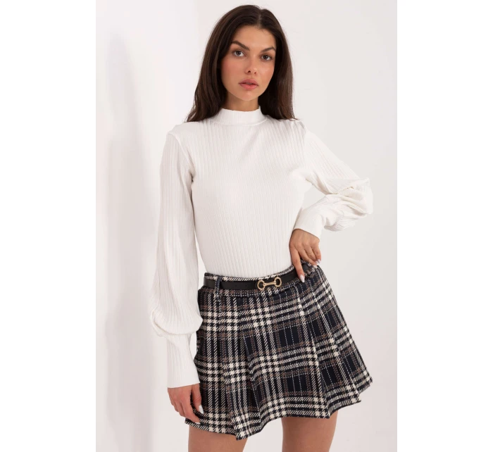 Kraťasy s sukňovou dolní částí model 221573 Italy Moda