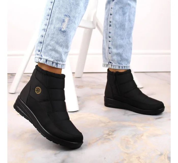 Novinky W EVE437A černé sněhule na podpatku